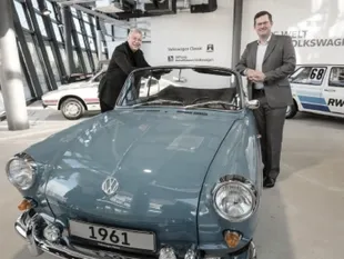 Ausstellung „Die Welt der Volkswagen Klassiker“ in den Designer Outlets Wolfsburg eröffnet