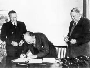 Vor 70 Jahren übergab Großbritannien die Treuhänderschaft über Volkswagen an die Bundesrepublik Deutschland.